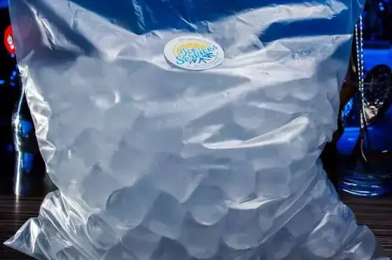 Лёд в стакане